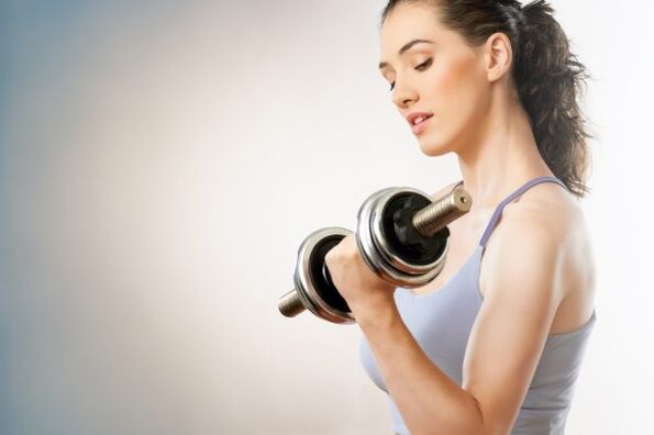 Physical exercises with dumbbells will help in the process of losing weight by 5 kg in 7 days