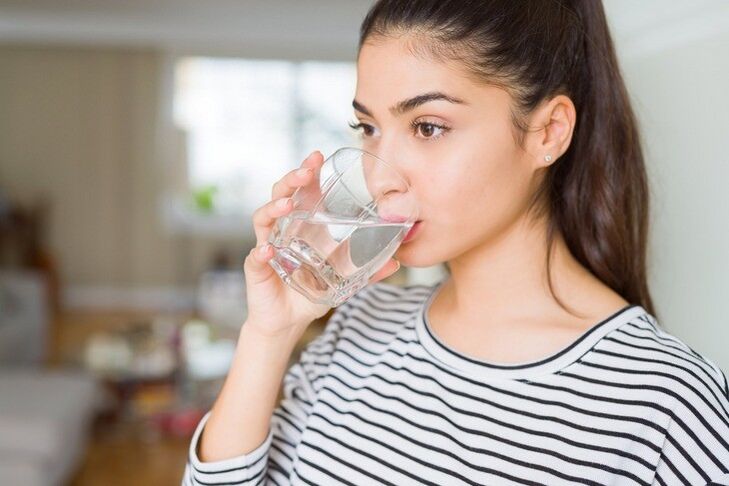 Regular consumption of pure water is the key to a successful weight loss of 10 kg in a month. 
